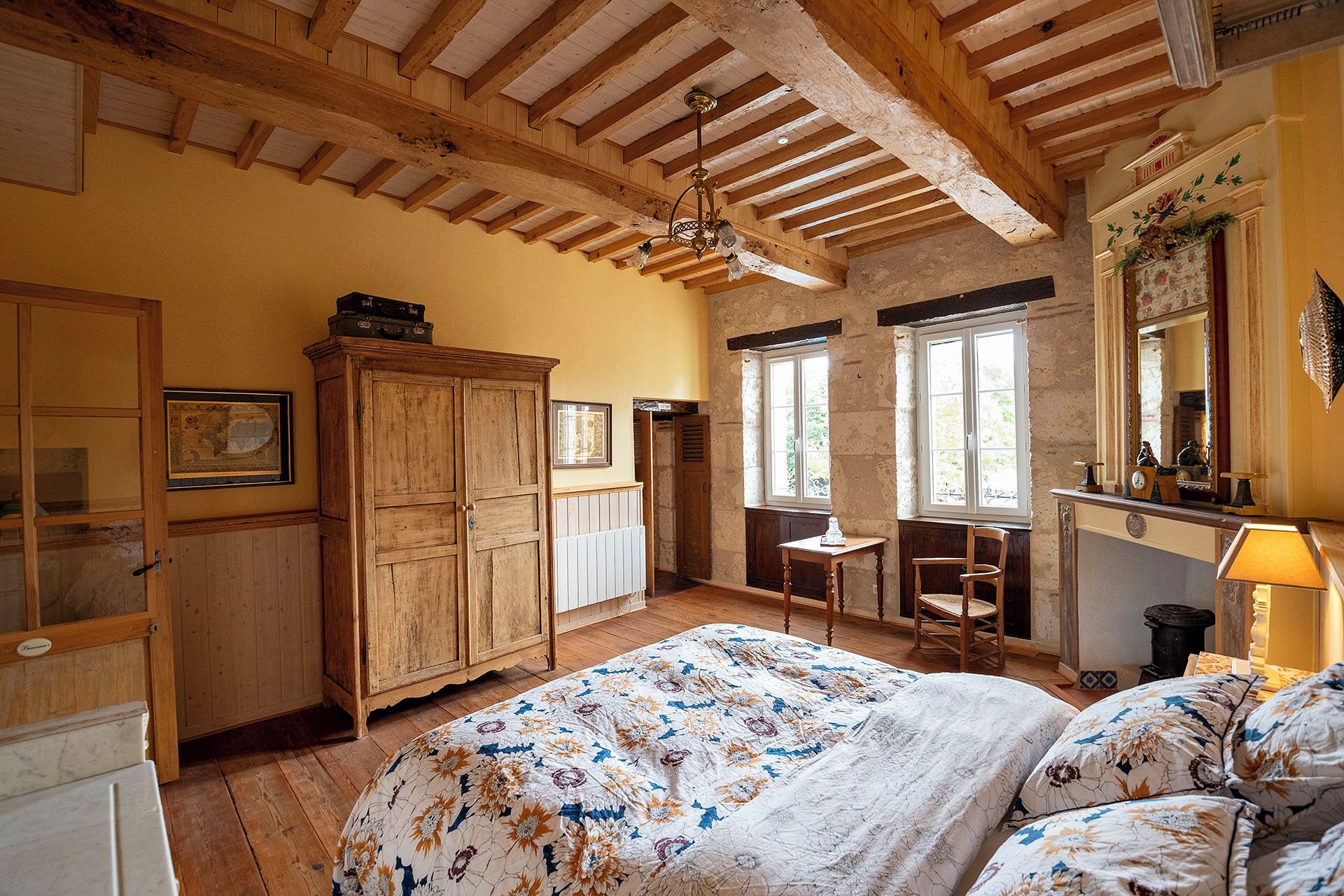6 bedrooms, iron/ironing board, WiFi, bed sheets