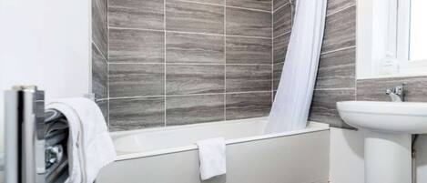 Douche, serviettes fournies