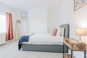 3 bedrooms, iron/ironing board, WiFi, bed sheets