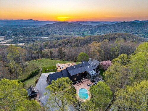 14k sq ft Mountaintop Estate - Private Golf Course