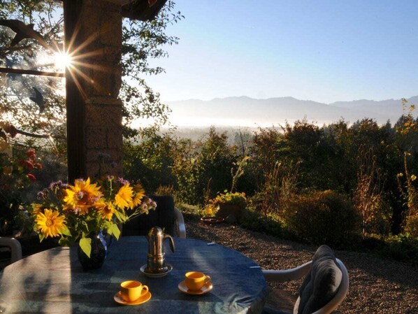 House | Outdoor dining - Jagdhaus Nantesbuch Comfortable Holiday Residence (Penzberg)