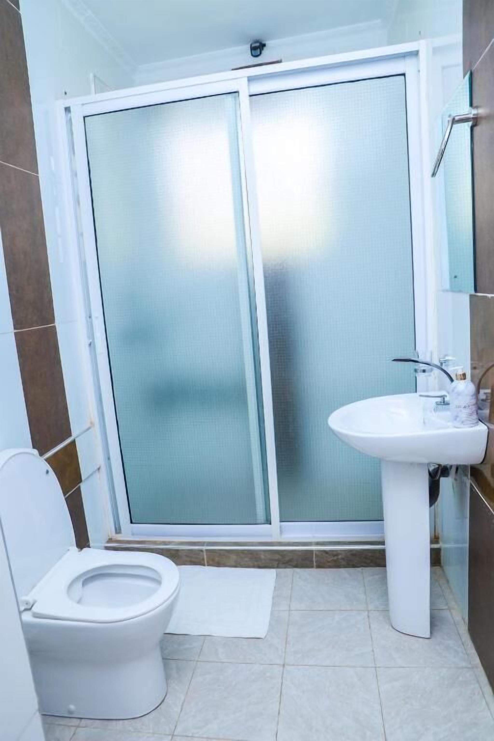 샤워 시설, 슬리퍼, 타월, 비누