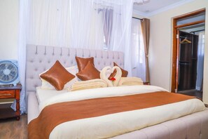 Quarto casal luxo, vista para o jardim | Quartos à prova de som, Wi-Fi de cortesia, roupa de cama