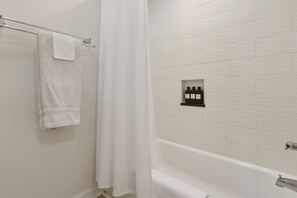 Hårtørrer, håndklæder, Sæbe, Shampoo