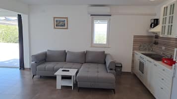 Casa (Nane Garden house with heated pool) | Cozinha privada | Geladeira