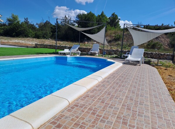 Hus (Nane Garden house with heated pool) | Utendørsbasseng