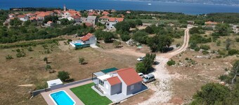 Nane Garden House With Heated Pool