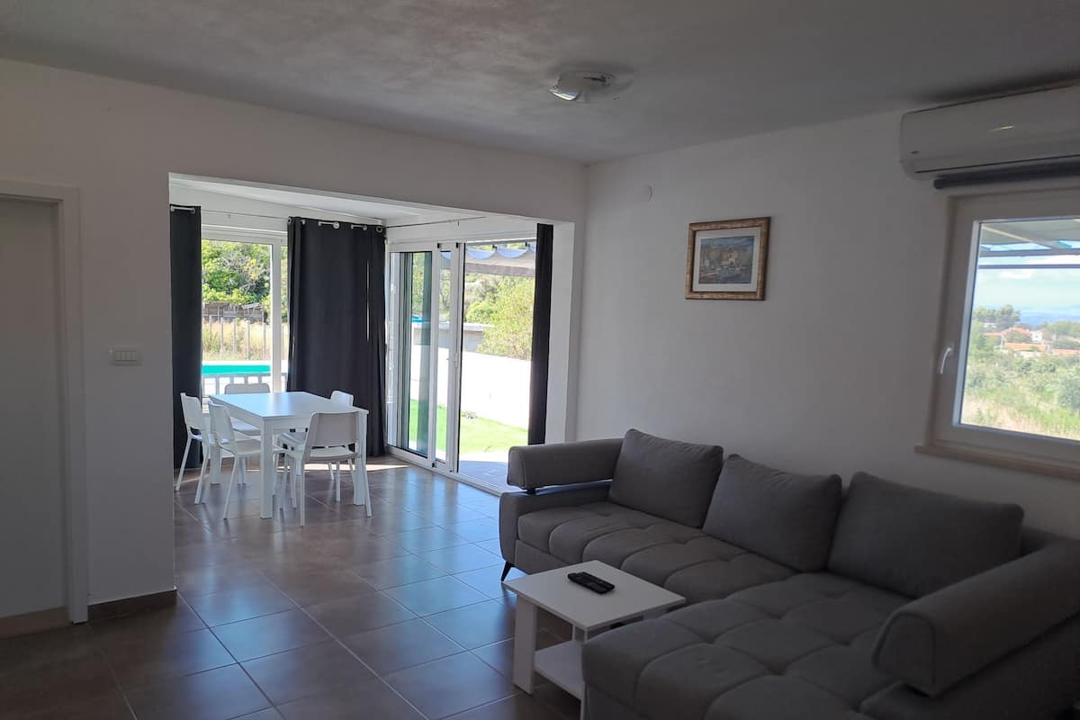 House (Nane Garden house with heated pool) | Living room | 32-inch flat-screen TV with satellite channels