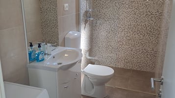House (Nane Garden house with heated pool) | Bathroom | Shower, towels