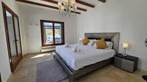 4 bedrooms, iron/ironing board, WiFi, bed sheets - Spectacular 4 bed villa at El Valle Golf Resort (Baños y Mendigo)