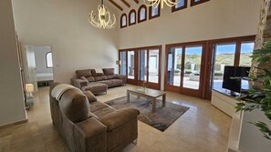 TV - Spectacular 4 bed villa at El Valle Golf Resort (Baños y Mendigo)