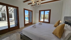 4 chambres, fer et planche à repasser, Wi-Fi, draps fournis