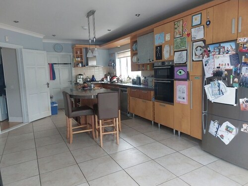 Charming 3-bedroom house with WiFi in Galway