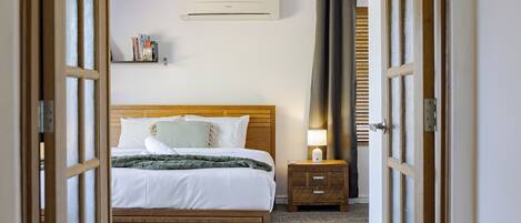 2 bedrooms, iron/ironing board, free WiFi, bed sheets