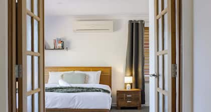 Cosy Corner Retreat by SwanBnB Management - close to Fremantle