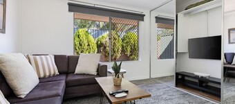 Cosy Corner Retreat by SwanBnB Management - close to Fremantle