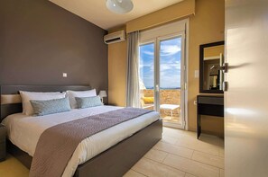 3 soverom, safe på rommet, strykejern/-brett og reiseseng for barn