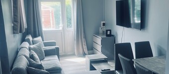 Modern Oxford Retreat - Free parking