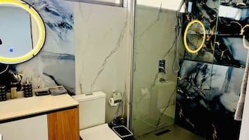 Handtücher, Seife, Toilettenpapier