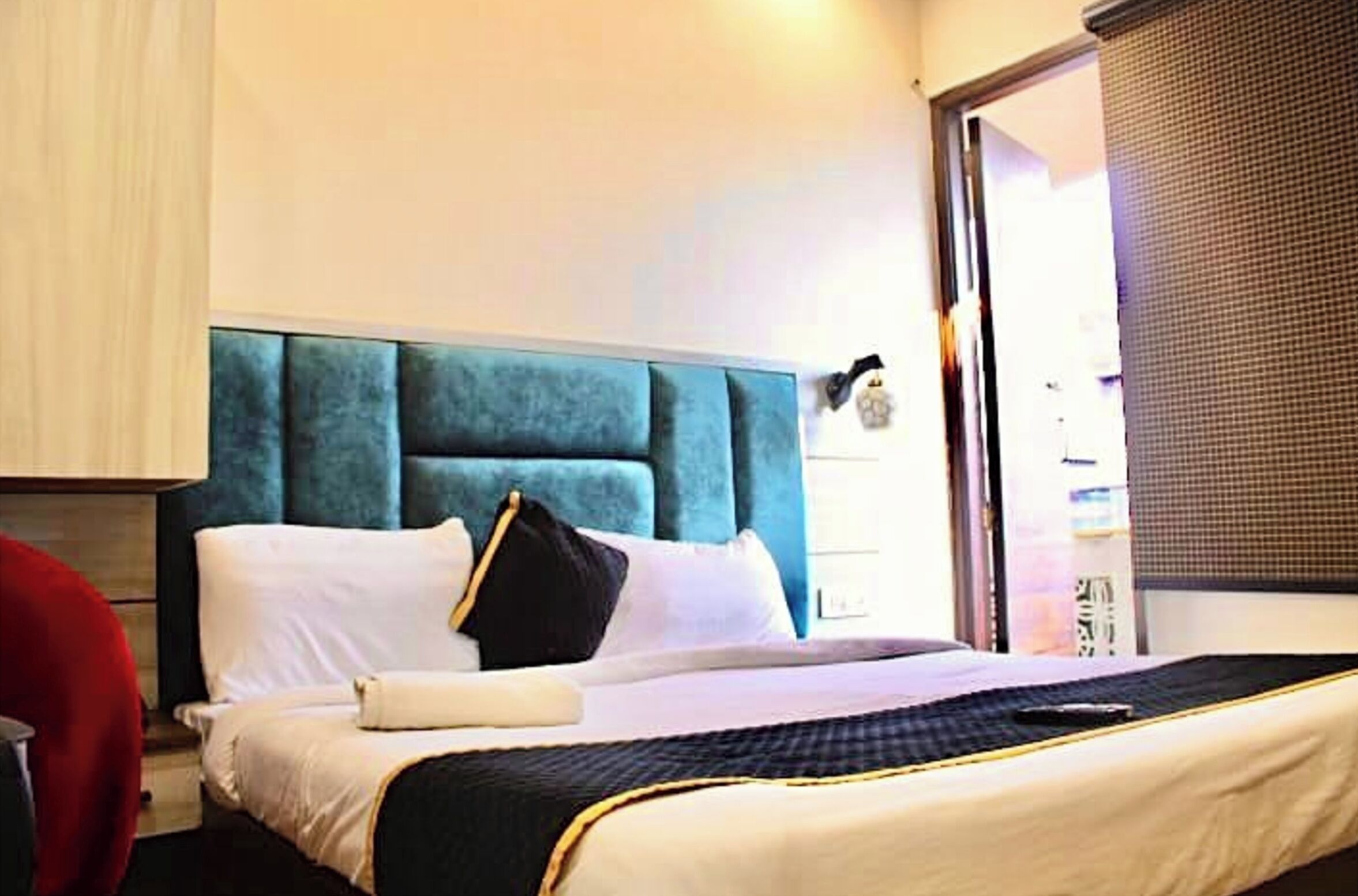 Deluxe Double Room, City View | Desk, laptop workspace, blackout drapes, soundproofing