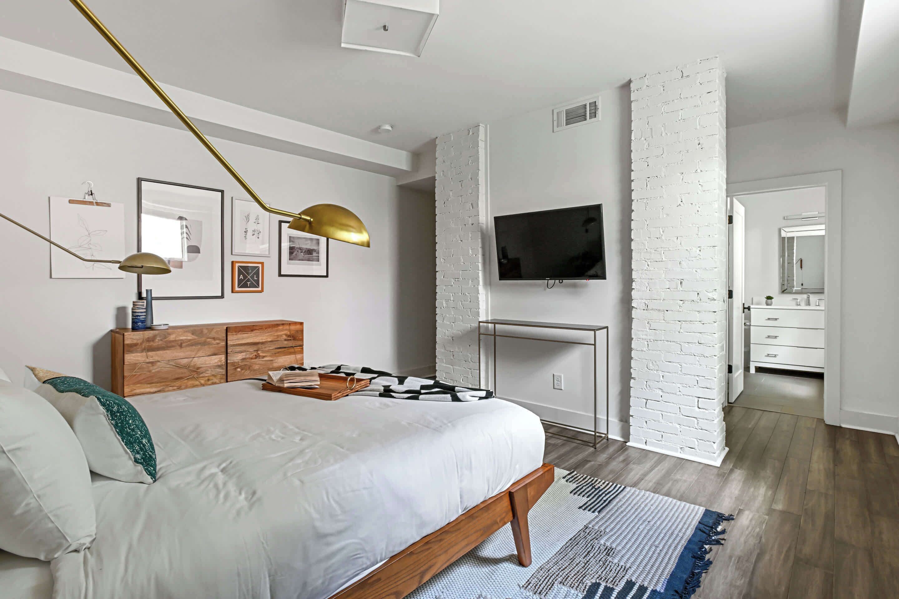 2 habitaciones, tabla de planchar con plancha, wifi y ropa de cama 