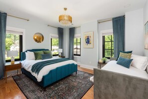 4 habitaciones, escritorio, tabla de planchar con plancha y wifi 