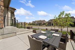 Casa geminada, várias camas, lareira, vista para o jardim (6242 Vernazza Way (Unit 2)) | Opções para refeição ao ar livre