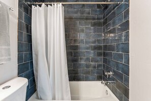 Hair dryer, towels - Spacious, newly renovated 2Br /2.5 Ba in North Austin has it all! (Austin)