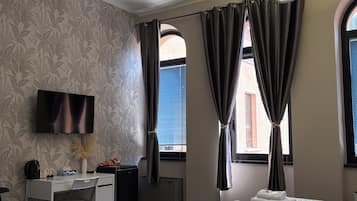 Comfort Triple Room, City View | Desk, soundproofing, free WiFi