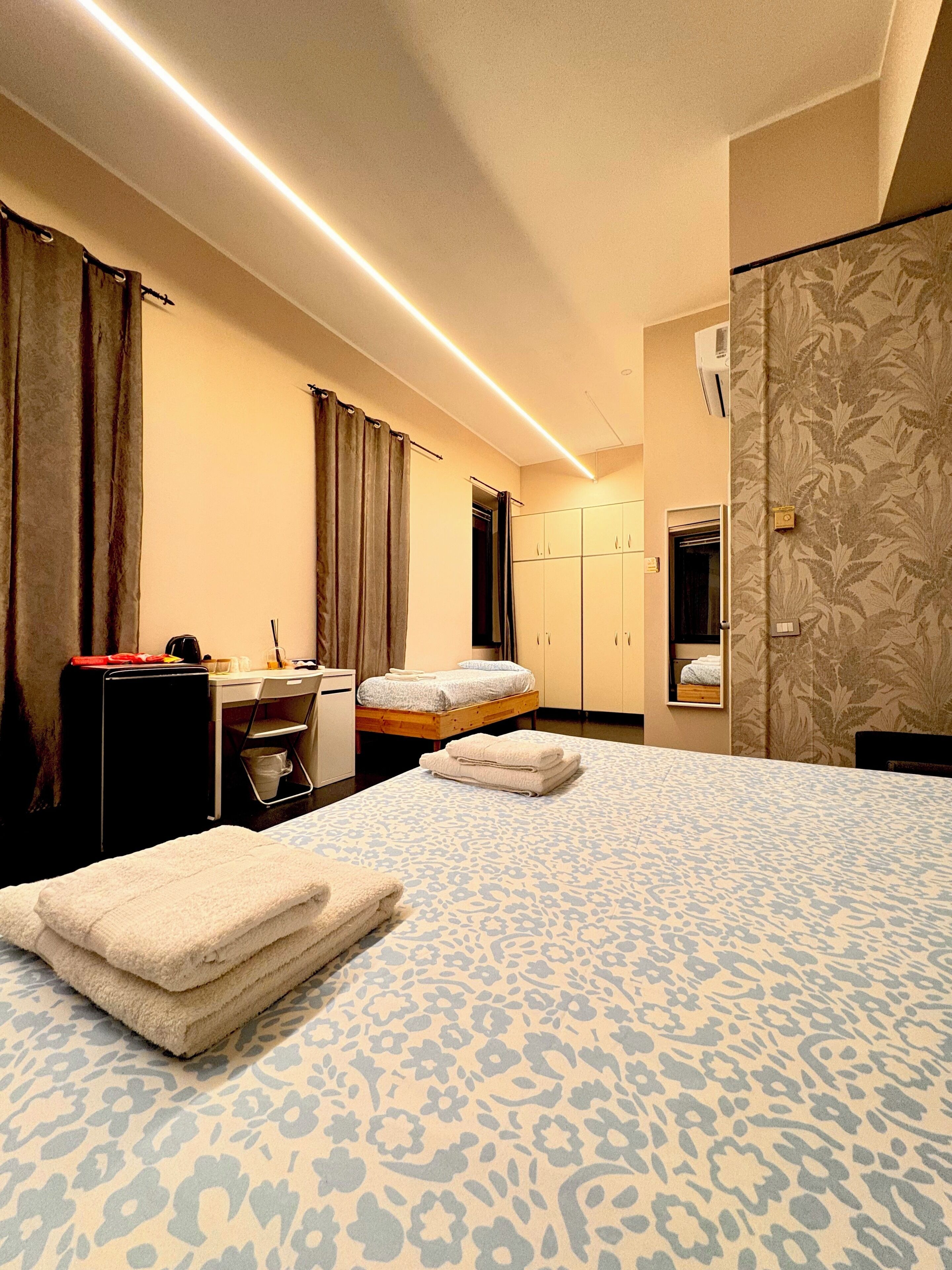 Comfort Quadruple Room, City View | Desk, soundproofing, free WiFi