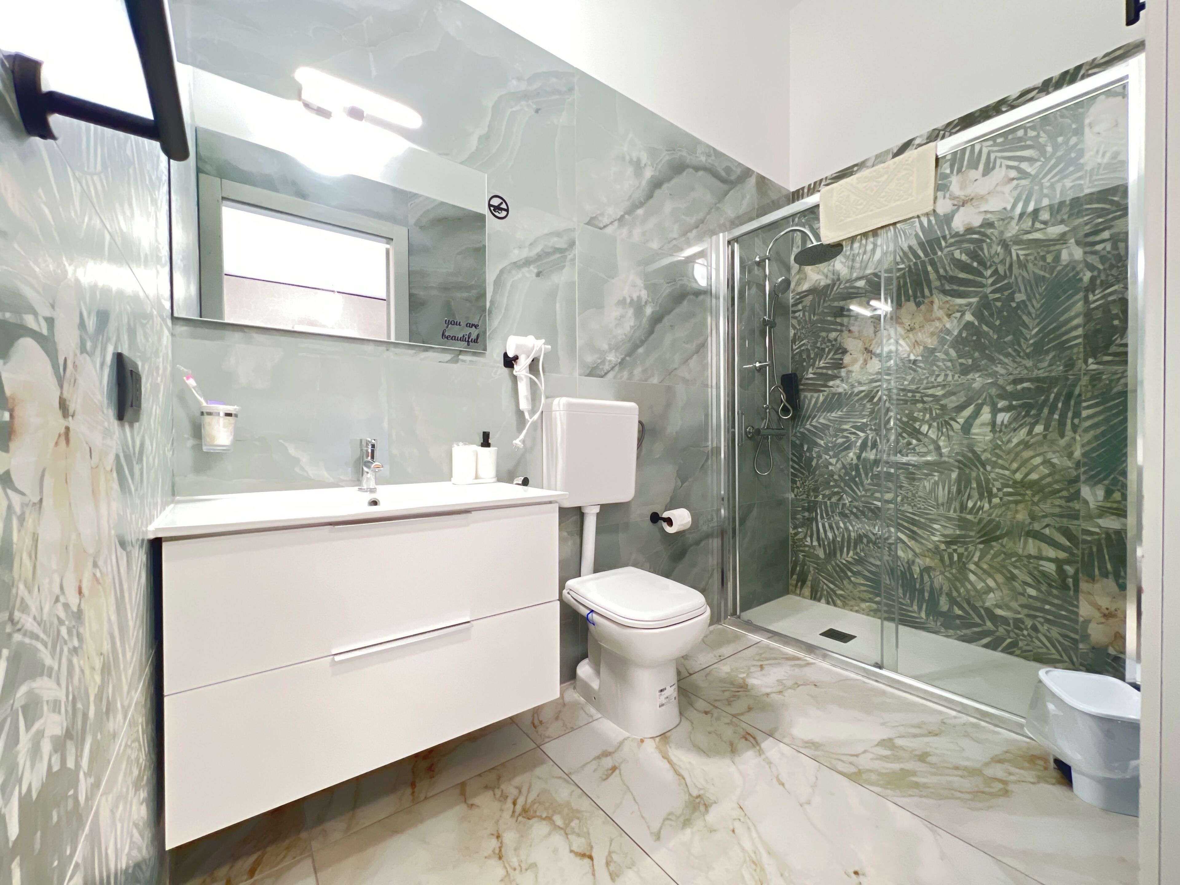 Deluxe Triple Room | Bathroom | Shower, hair dryer, towels, toilet paper