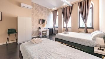 Deluxe Triple Room | Desk, soundproofing, free WiFi