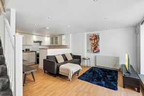 Living area - Group & Contractor-Friendly 4Bed House (Brighton and Hove)