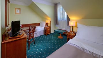 Quarto duplo standard | Cofres nos quartos, Wi-Fi de cortesia