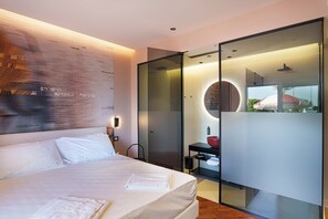 Deluxe Double Room, Courtyard View, Garden Area | In-room safe, desk, free WiFi - Uefio - Boutique Stay (Bacoli)