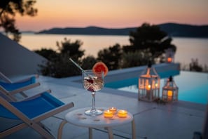 Pool - Villa Nensi - house with six bedrooms and a swimming pool (Grebaštica)