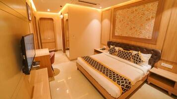 Business Double Room, City View | Soundproofing, iron/ironing board, free WiFi
