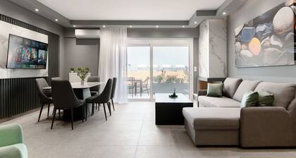 Suite 2 on the Hill – Partial Sea View