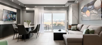 Suite 2 on the Hill â Partial Sea View