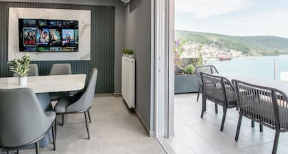 Suite 2 on the Hill â Partial Sea View