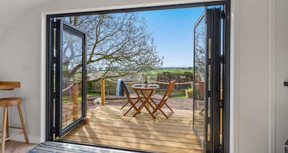 The Nook - Farm stay with hot tub - Chepstow