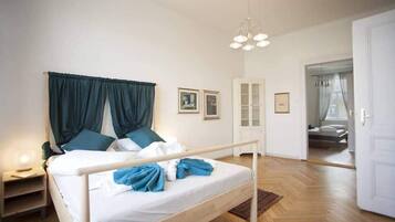 3 habitaciones, tabla de planchar con plancha, cuna de viaje y wifi