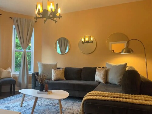 Serene 3-bedroom apartment in Chicago