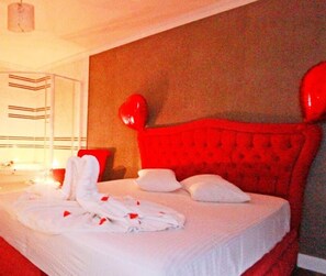 Minibar, blackout drapes, iron/ironing board, free WiFi - red house vip (Istanbul)