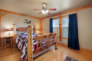 4 bedrooms, desk, iron/ironing board, travel cot