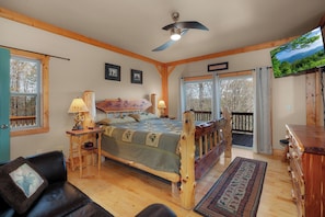 4 bedrooms, desk, iron/ironing board, travel cot - Poolside Mountain Retreat- Family-sized, pet-friendly, pool, hot tub, private (Ellijay)
