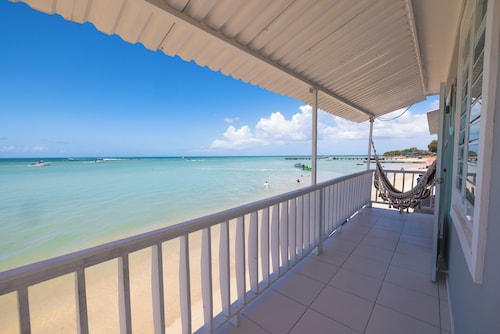 Deymar Front Beach House