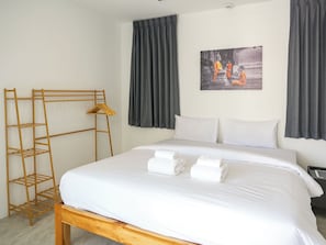 2 bedrooms, desk, iron/ironing board, free WiFi
