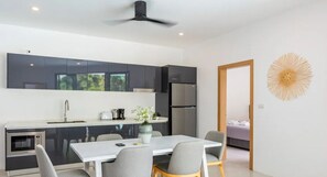 Fridge, microwave, oven, stovetop - Villa Blue Bird, 2-bedroom retreat, private pool, mountain views, modern comfort (Tambon Maret)