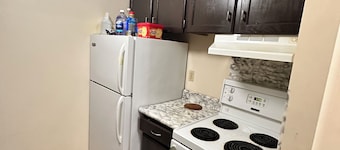 Cozy 1 Bedroom family friendly modern apartment great location